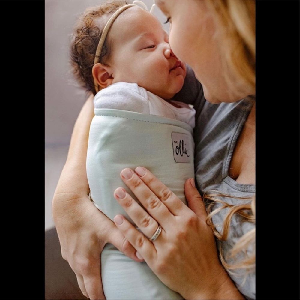 Ollie Baby Swaddle in Soft Mint